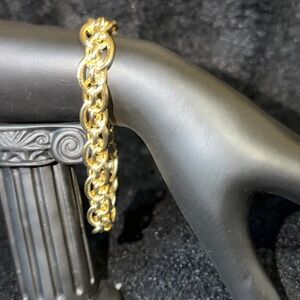 Elegant Gold Chain Bracelet